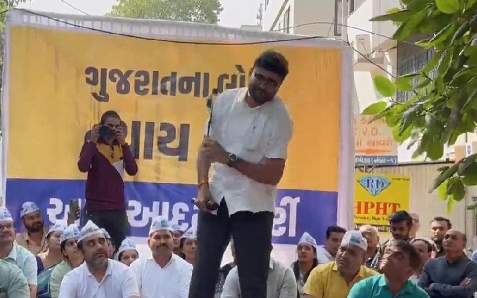 AAP leader flogs himself in public for failing to get justice for those wronged in BJP-ruled Gujarat