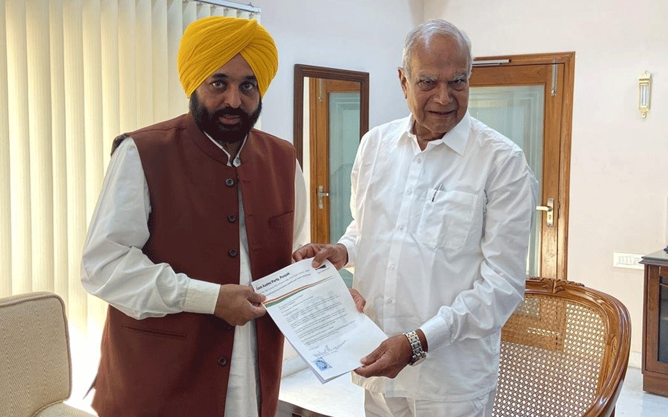 AAP's Bhagwant Mann Meets Punjab Governor To Stake Claim To Form Govt