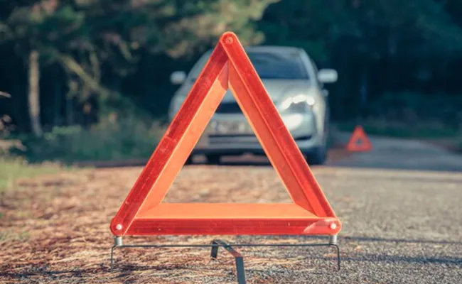 6 injured as doctor's car rams into parked vehicles in Thane district