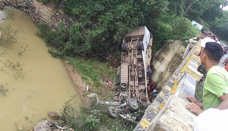 Seven killed, many injured as bus falls off bridge in Jharkhand