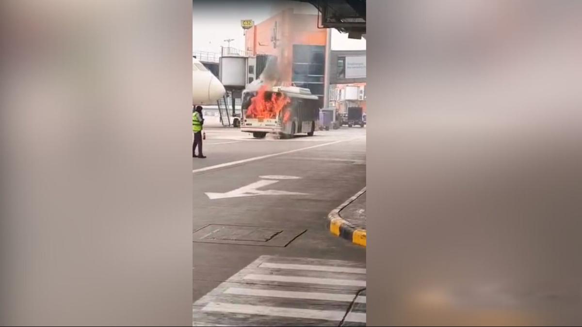 Shuttle bus catches fire at Delhi airport, no casualty