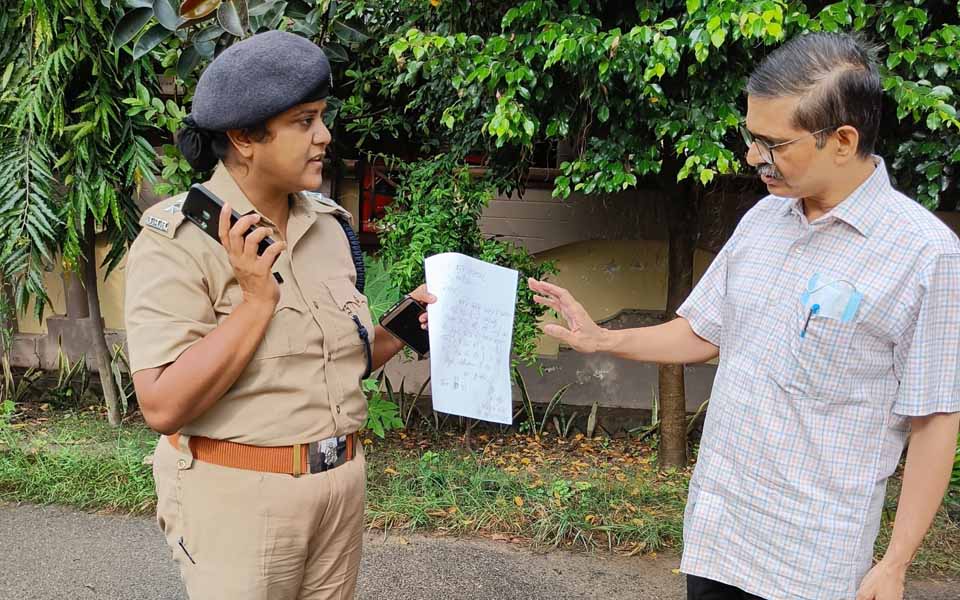 Stopped from going to Gorakhpur: Ex-IPS officer Amitabh Thakur who challenged UP CM Adityanath