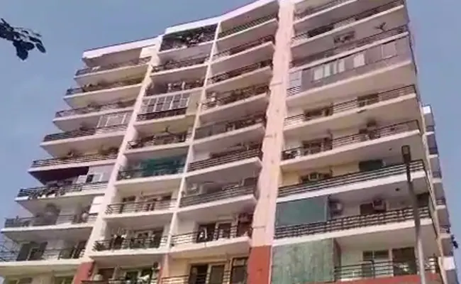 13-year-old girl falls to death from 9th floor while trying to save puppy
