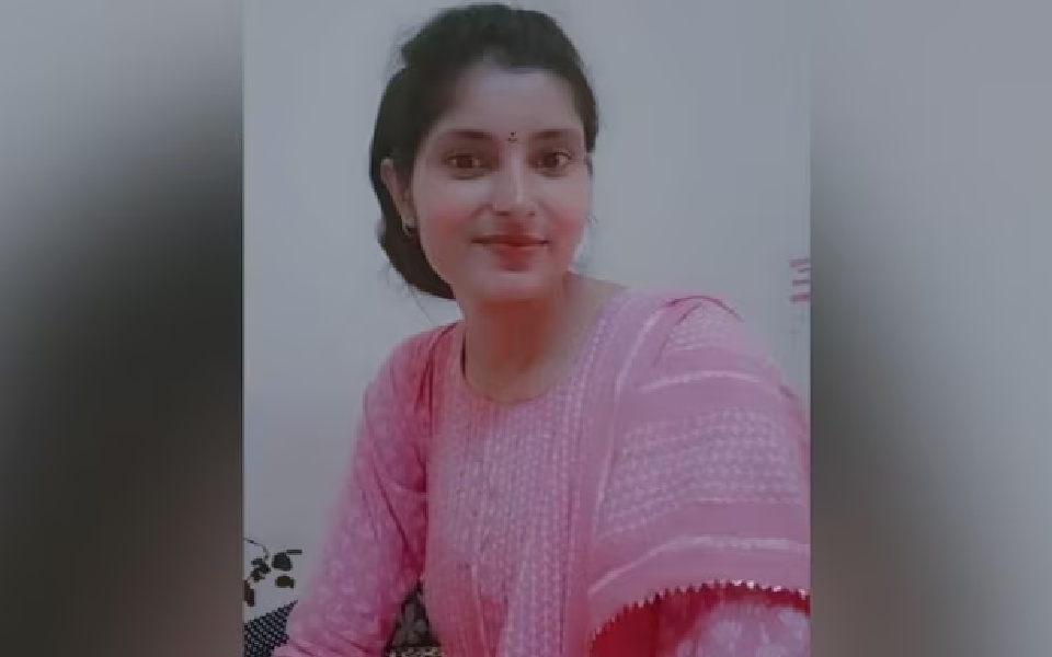 Female lawyer travelling on Indore-Katni Narmada Express train remains untraced for 12 days