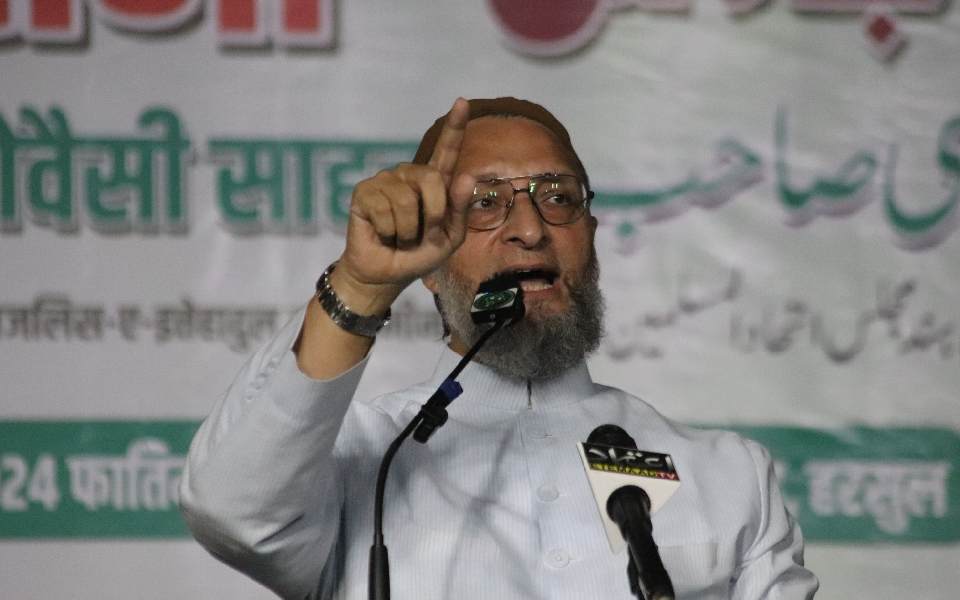 Our ancestors did jihad against Britishers, but yours penned love letters: Owaisi to Fadnavis