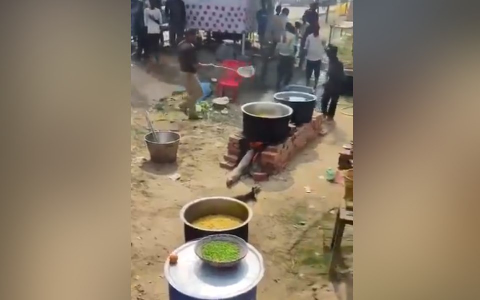 Police officer suspended for mixing ash in 'bhandara' food at Maha Kumbh