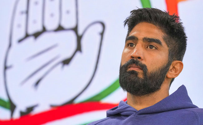 Boxer Vijender Singh joins BJP ahead of LS Polls