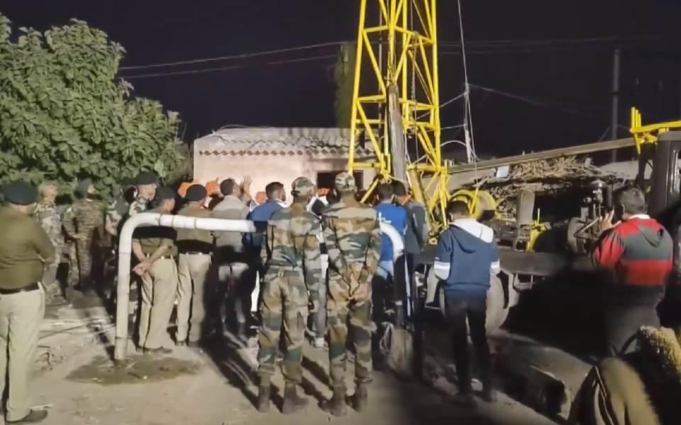 Teenage girl rescued from borewell after 33 hours dies in Gujarat's Kutch district