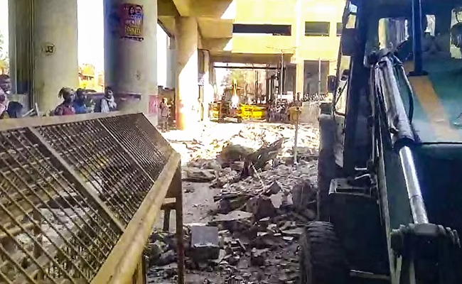 Portion of Gokulpuri Metro Station collapses, one dies