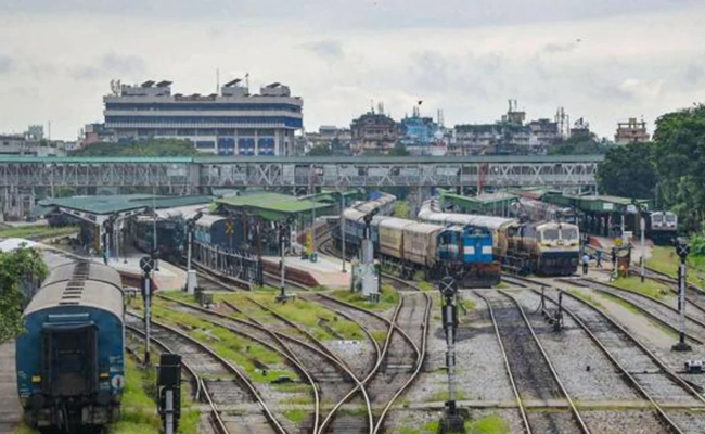 Cyclone Dana: Local train services cancelled in Eastern Railway's Sealdah division