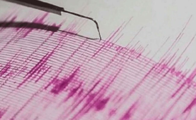 Here's how Prime Time journalists, politicians 'celebrated' Ravish Kumar's resignation