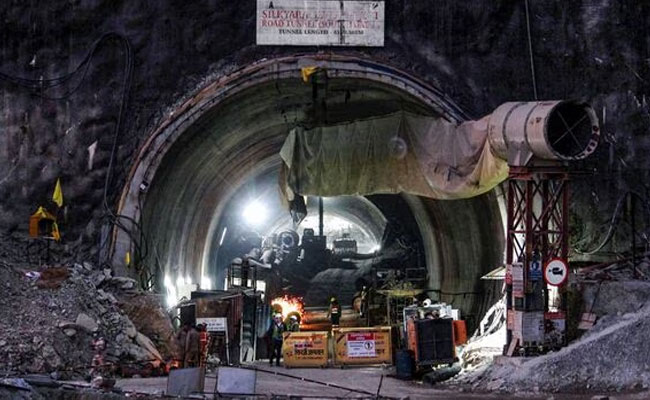 Tunnel collapse: Local residents praying to their deity for early rescue of trapped workers