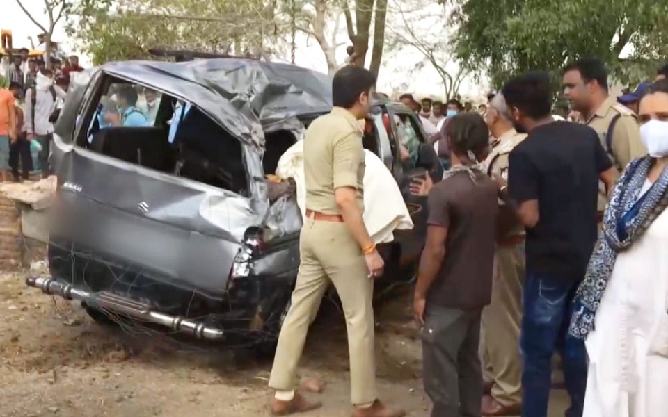 Eleven dead as van hits bike, lands in water-filled well in MP
