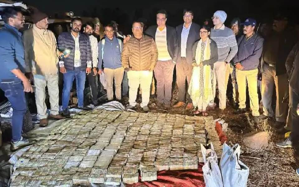 Gold, cash worth Rs 52 cr found in abandoned SUV in Bhopal