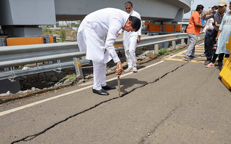 Cracks seen on Atal Setu sea bridge just months after inauguration, alleges Patole; cries corruption