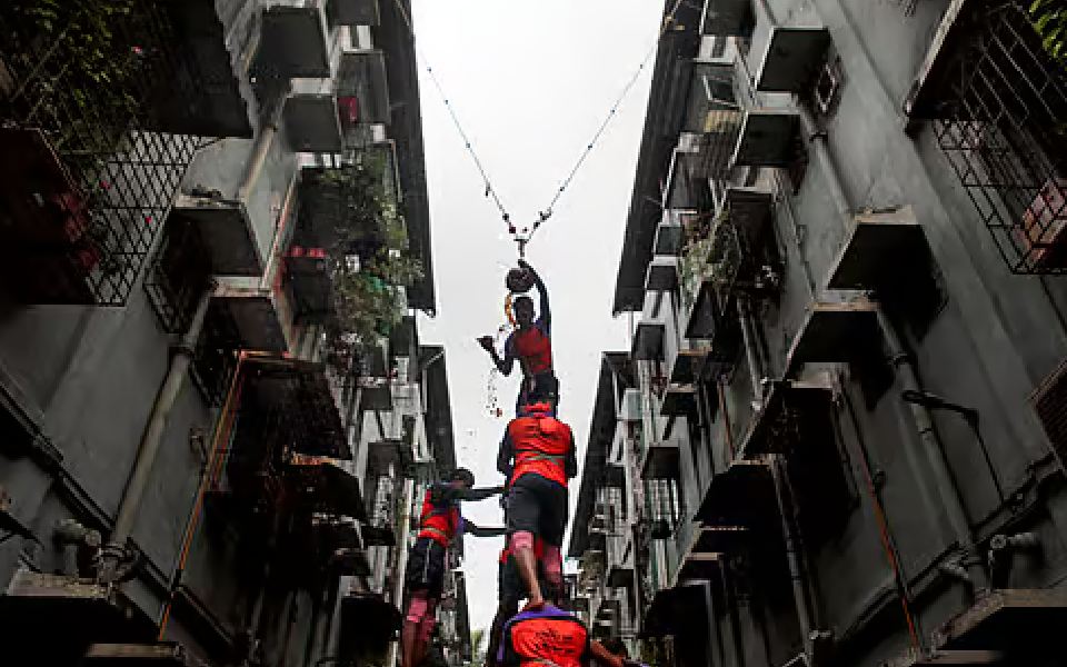Mumbai witnesses two deaths during Dahi Handi festivities; 95 injured