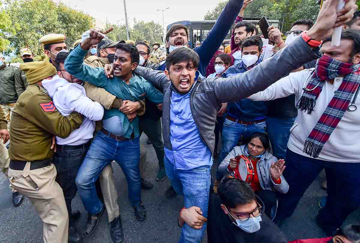 Rahul Gandhi slams Centre for police action on doctors in Delhi