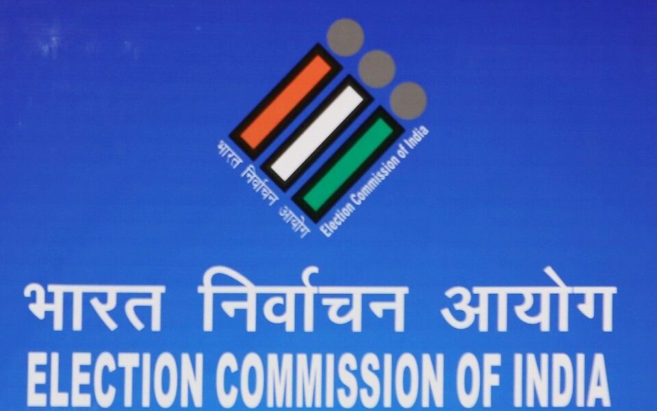 Sign declaration or apologise: EC tells Rahul Gandhi again