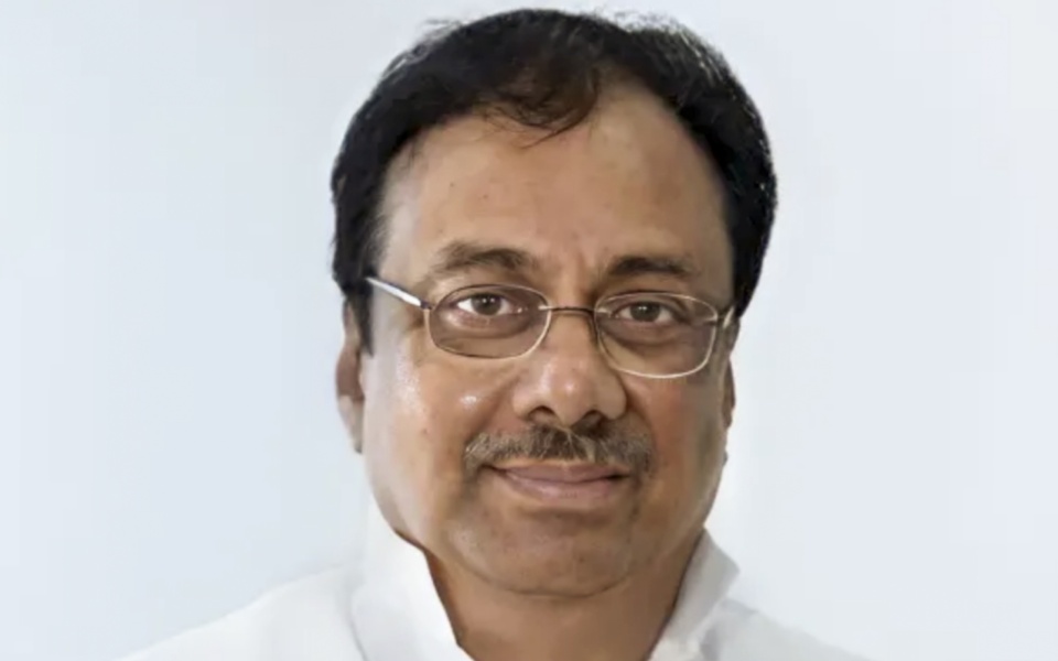 Senior Congress leader EVKS Elangovan passes away