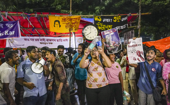 Junior doctors, protesting RG Kar horror, begin fast unto death ahead of Durga Puja