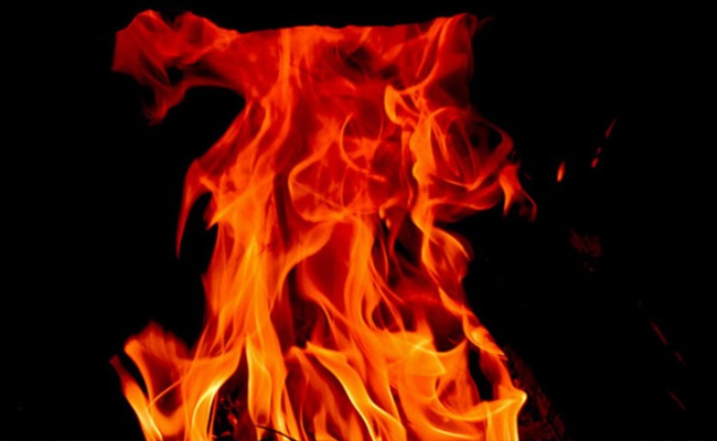 Man sets fire to gas cylinder on truck in Kerala's Kottayam, held