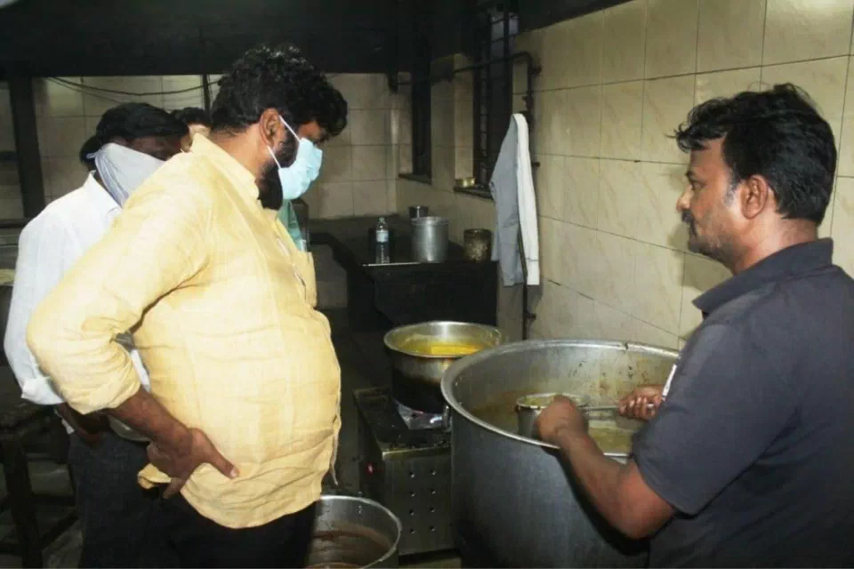 Maharashtra minister 'slaps' food contractor during hospital visit