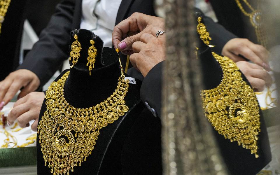 Gold halts record rally, drops Rs 2,400 to Rs 99,200/10 g amid easing US-China tensions