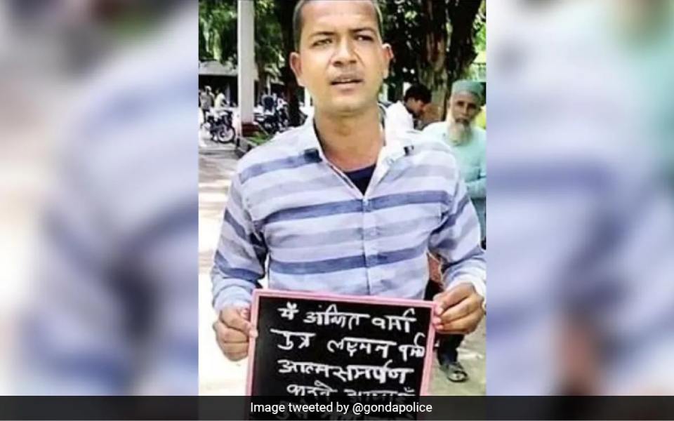 'Don't shoot me': Man with placard around neck surrenders before police in UP