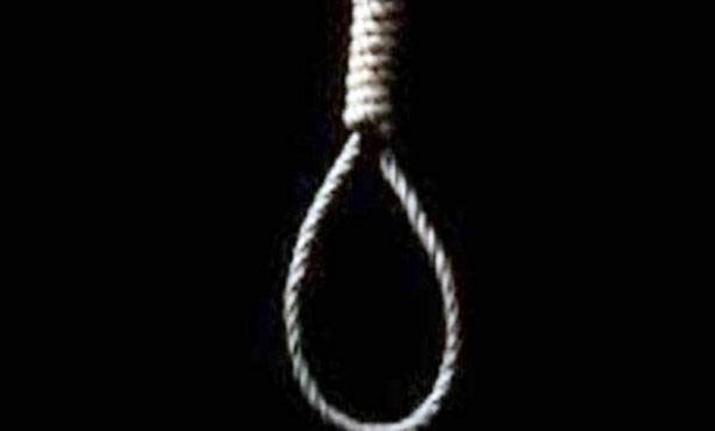 Unable to get phone for online classes, Maharashtra teen girl hangs self