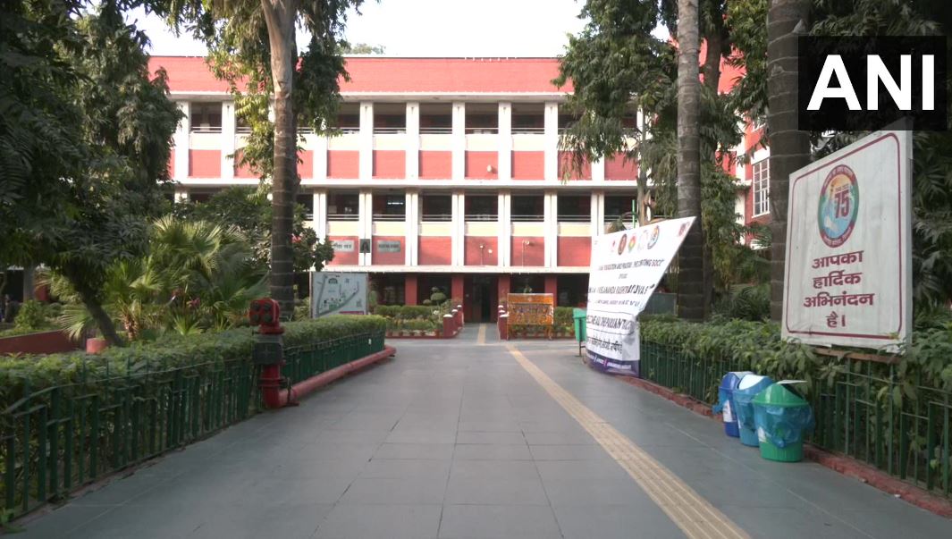 Non-veg not allowed as Hansraj College follows Arya Samaj philosophy, won't withdraw order:Principal