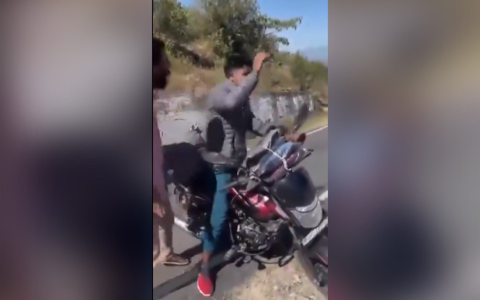 Hindutva goons in Himachal Pradesh assault migrant hawker for entering town near Shimla; Booked