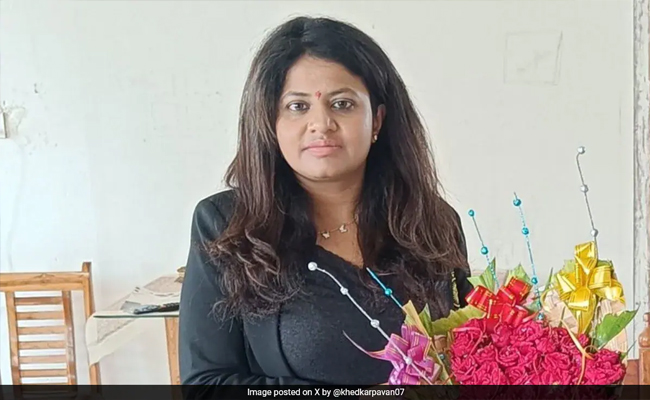 Controversial IAS officer allegedly submitted fake certificates