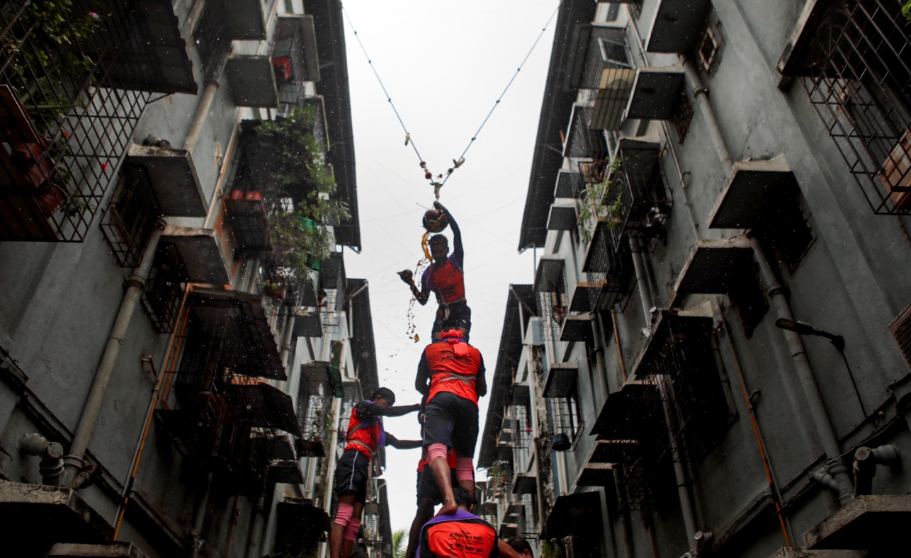 2 dead, more than 300 injured in Dahi Handi festivities in Mumbai, Thane