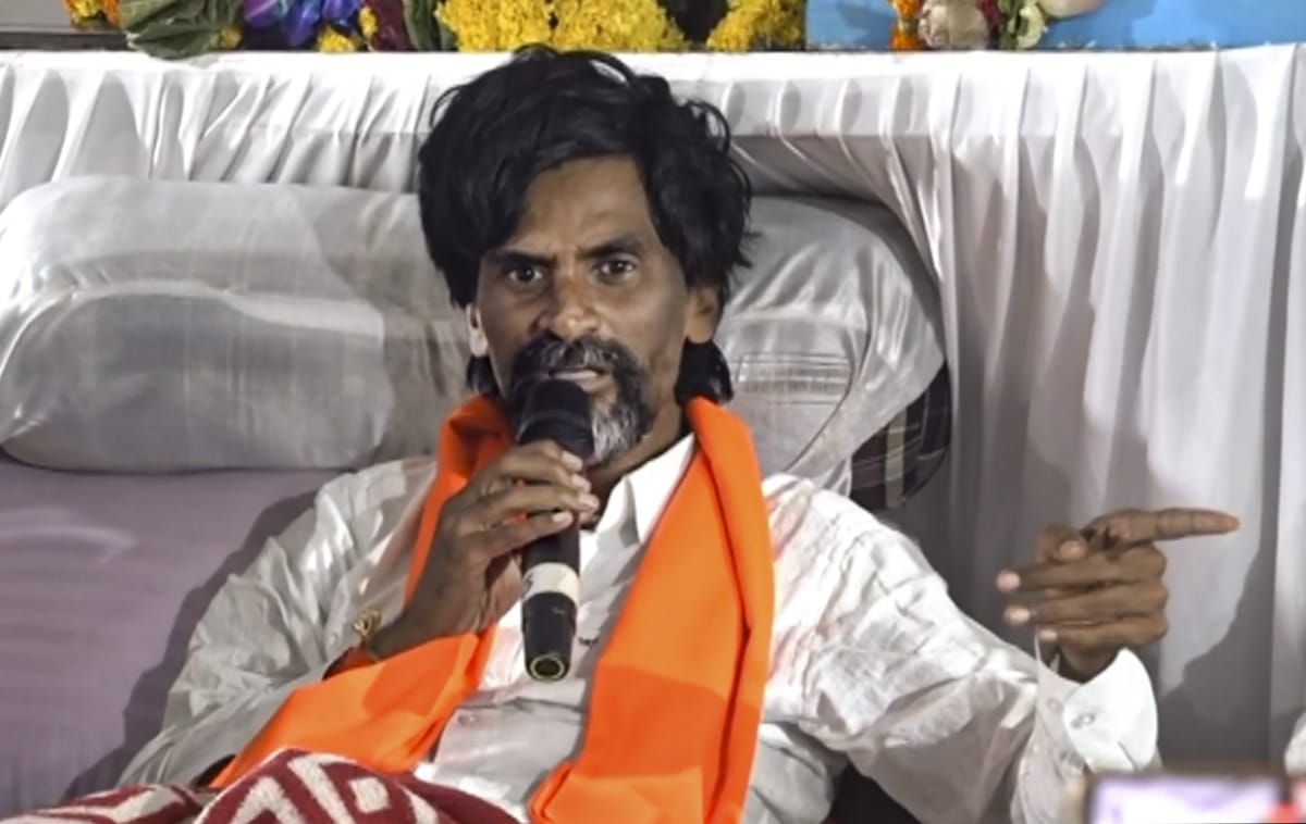 Maratha quota stir: Mumbai Police issue notice to Jarange, ask him to vacate Azad Maidan