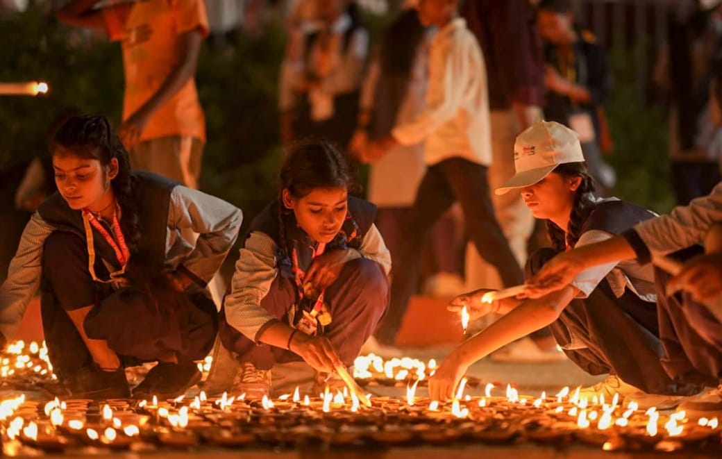 Ayodhya Deepotsav: New world record with 26.17 lakh diyas, 2128 people performing aarti together