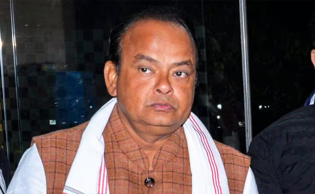 Jharkhand minister offers job, flat to Bihar doctor after naqab row