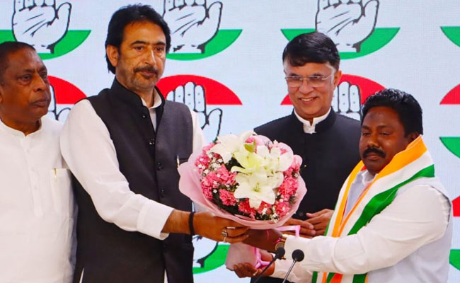 BJP MLA from Jharkhand Jai Prakash Bhai Patel joins Congress