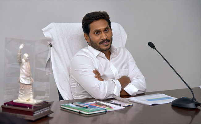 Jagan likely to be issued notice by police at Tirupati Airport ahead of his temple visit