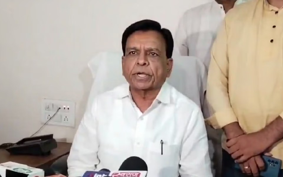 Country, army have bowed down before PM, says MP minister; Cong says it's insult to armed forces
