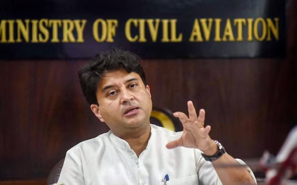 Stakeholders working to reduce fog-related flight disruptions;unruly behaviour unacceptable: Scindia