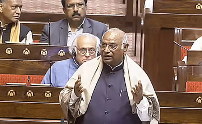Kharge says LPG crisis due to govt's lack of planning, BJP accuses Cong of creating anarchy