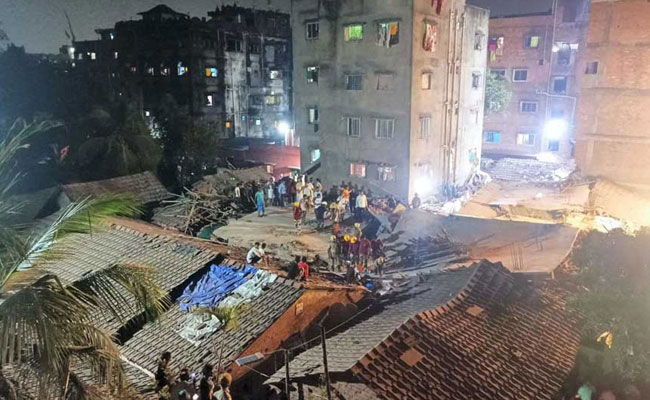 Two killed as building collapses in Kolkata: Mayor