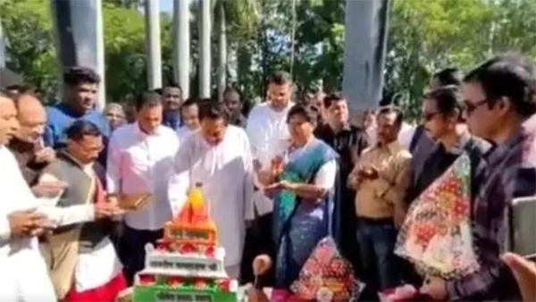 MP: Controversy over temple-shaped cake cut during Kamal Nath's birthday celebration