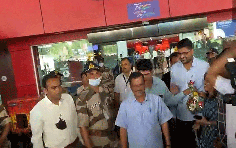Kejriwal 'heckled' at Vadodara airport, says BJP and Cong united to 'abuse' him