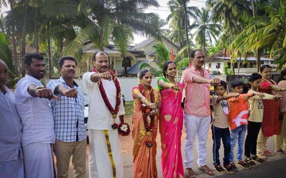 620 km human chain formed in Kerala demanding withdrawal of CAA