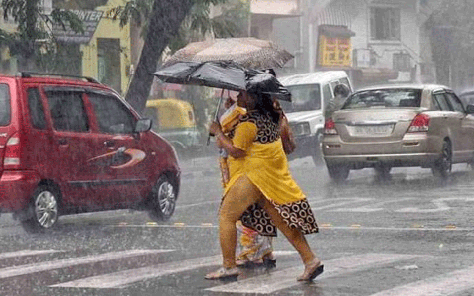 Normal life disrupted as rain lashes Kolkata, parts of south Bengal