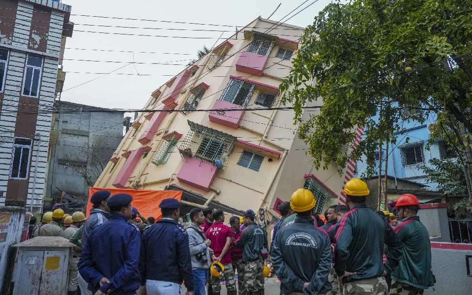 Apartment building collapses in south Kolkata