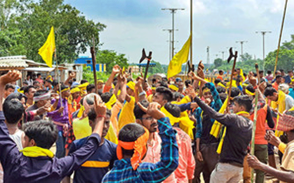 Kurmi protests continue to rock parts of Bengal