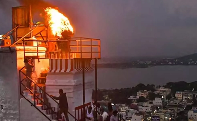 HC Bench upholds single judge ruling allowing lighting of deepam on Thirupparankundram hill