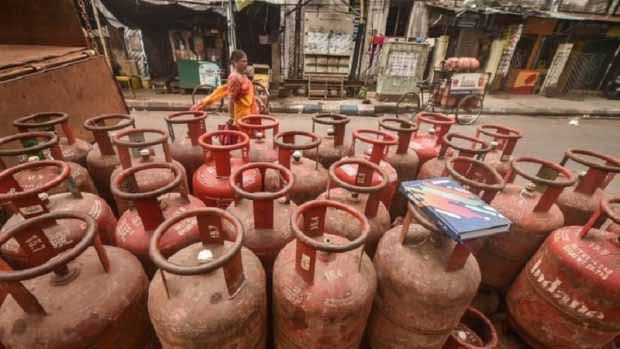 PM Modi announces Rs 100 cut in LPG cylinder price